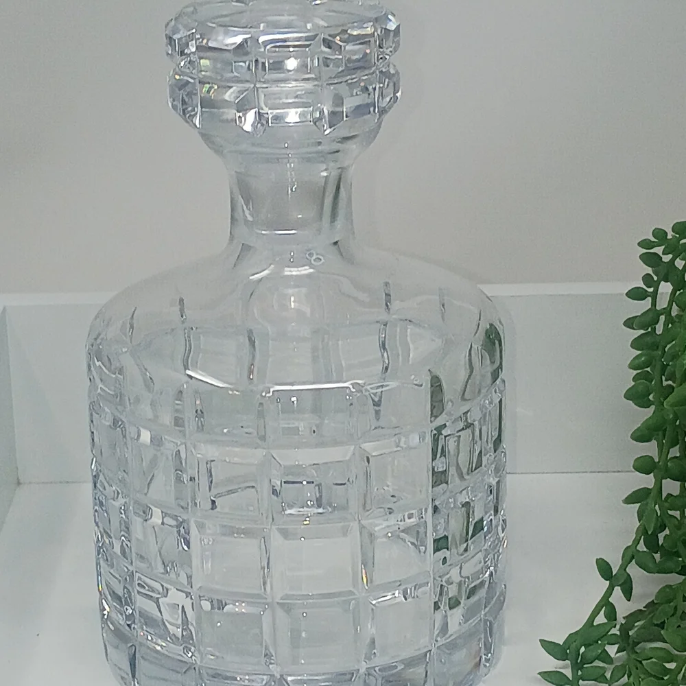 Elegant Clear Glass Decanter